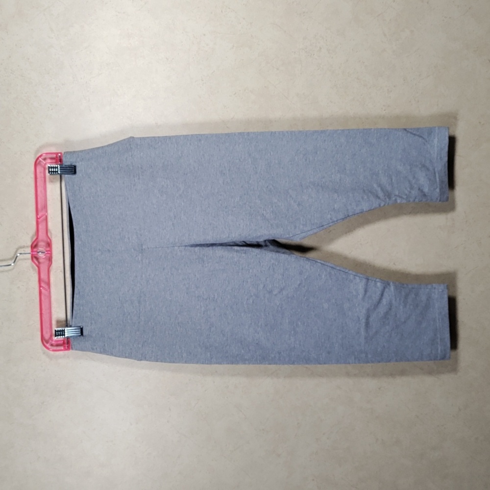 H192 Lysse gray knit cropped control top leggings L